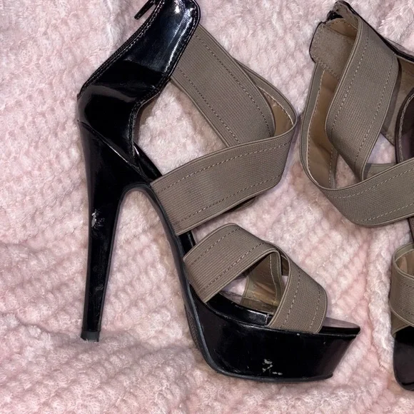 Stylish Black and Tan Women's Heels - Picture 7 of 9